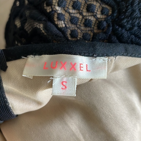 Lace Mini dress - Picture 9 of 10